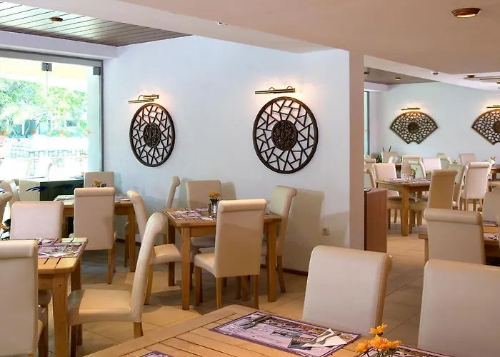 Flamingo 4* Hotel 4*